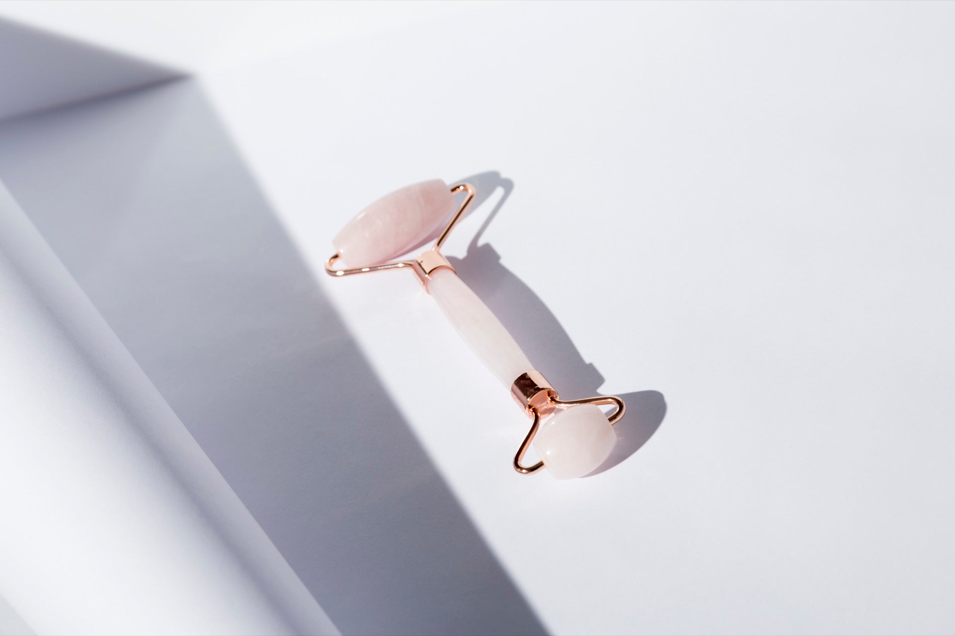 ROSE QUARTZ FACE ROLLER PREMIUM QUALITY - DOS Cosmetics